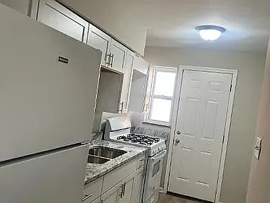 1 bed, 1.0 bath, 600 sqft, $750 — Photo 2