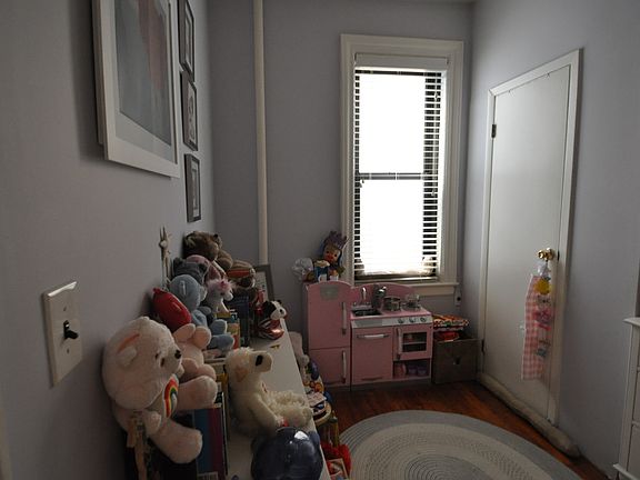 5th image of 29 Charles St APT 2D