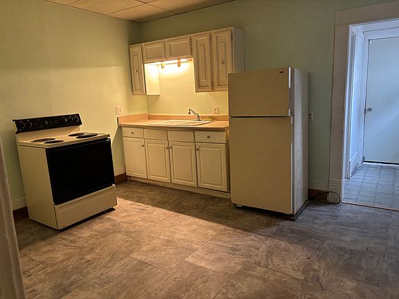 3rd image of 941 S Main St APT 1