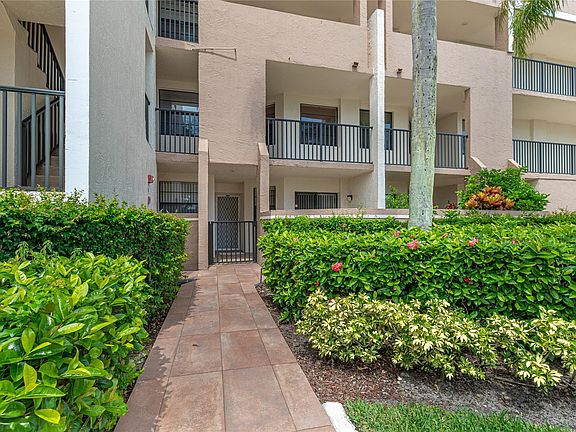 4th image of 7312 Fairfax Drive #102