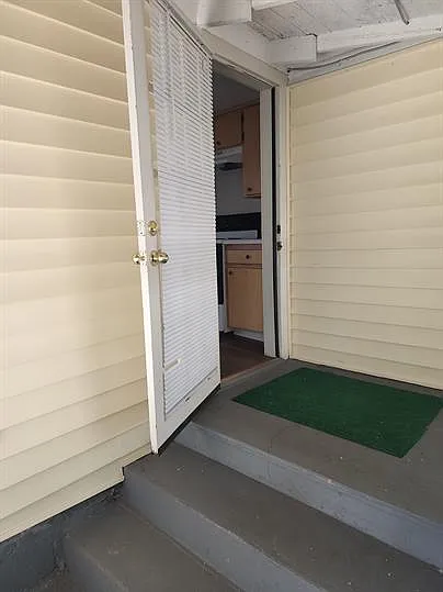 203 S Cravens St #4 — Photo 8