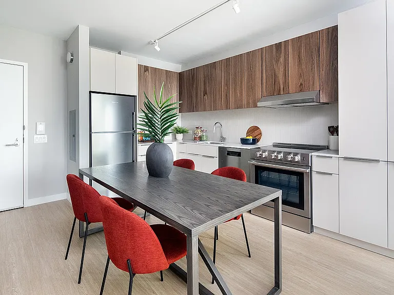 30-77 Vernon Blvd #627W — Photo 3