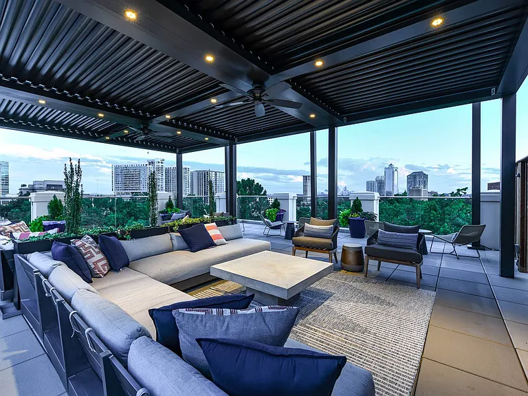 92 West Paces Luxury Apartments — Photo 22