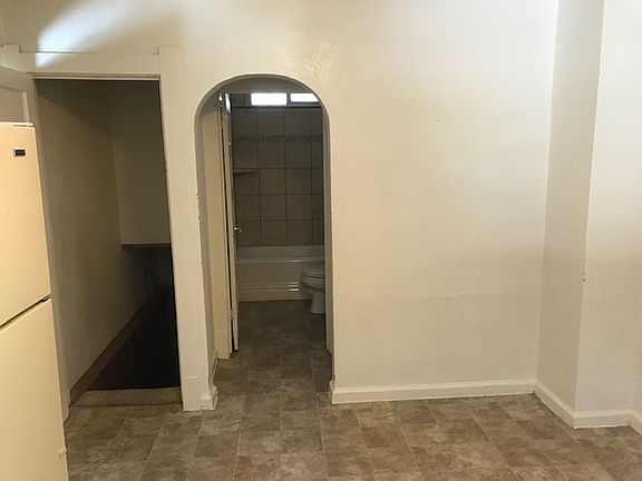4th image of 1713 Custer St
