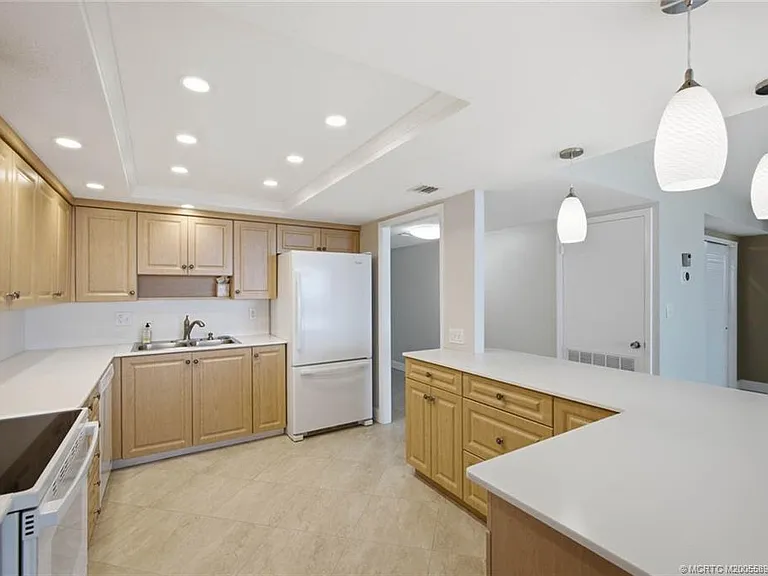 10410 S Ocean Dr #308 — Photo 12