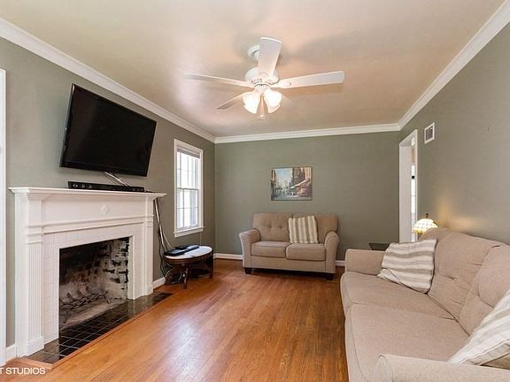 5th image of 8428 Ward Parkway Pl