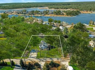 95 Pine Ave, Riverhead, NY 11901