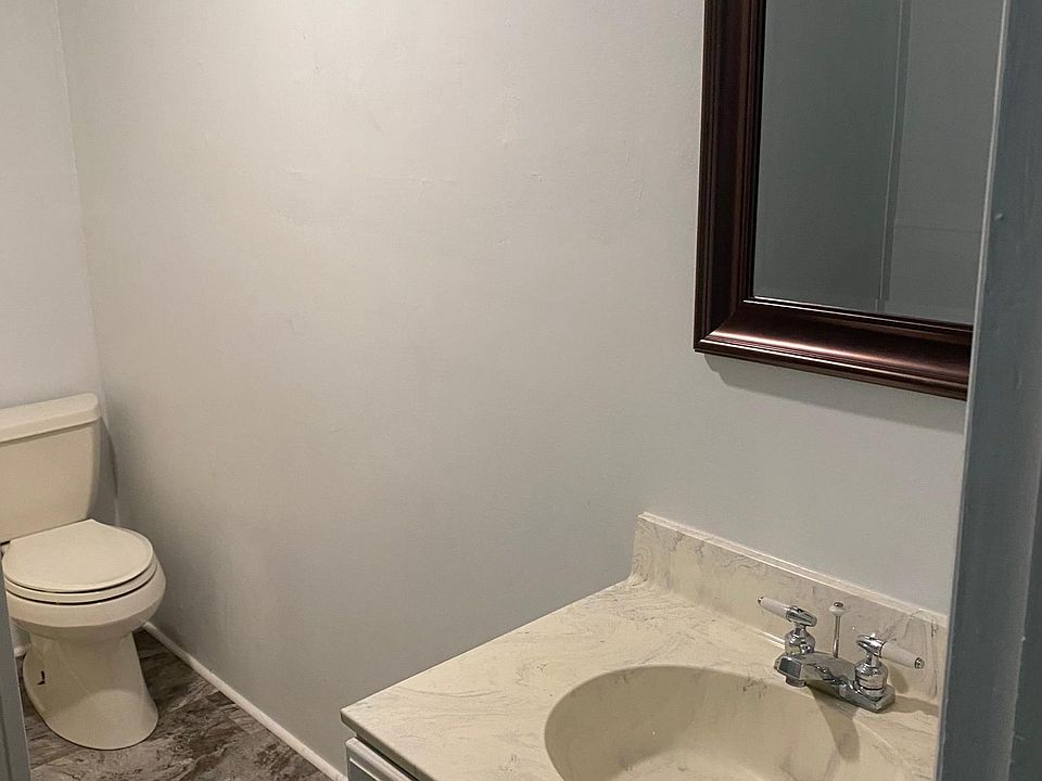 2nd bathroom next to 2nd bedroom