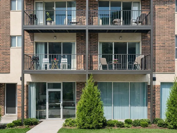 5203 Washington St #308, Downers Grove, IL 60515