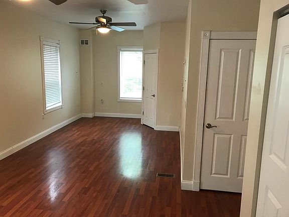 3rd image of 6908 Waldemar Ave