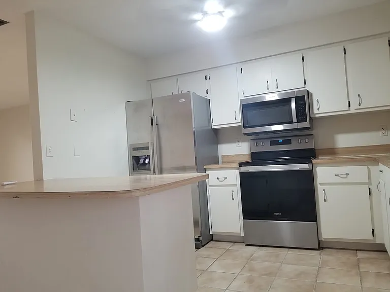 1421 SE 4th Pl — Photo 23