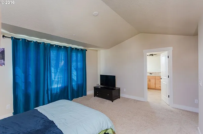 7697 NE Prefontaine St — Photo 13