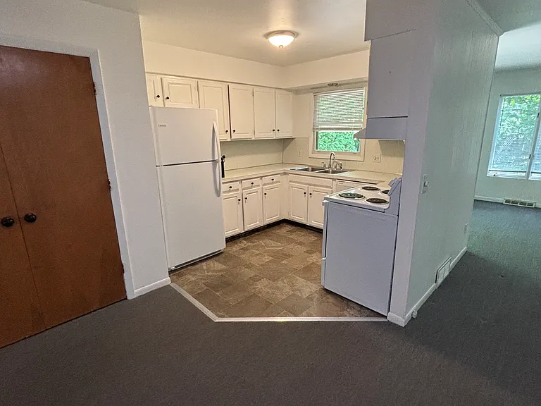2460 Woodcliff Ave SE — Photo 6