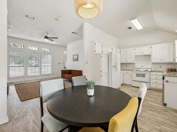 2900 Christopher Dr, Denton, TX 76209