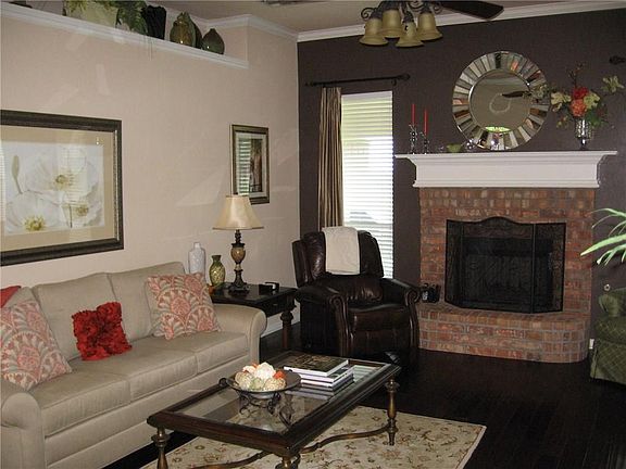 5th image of 2714 Simmons Dr