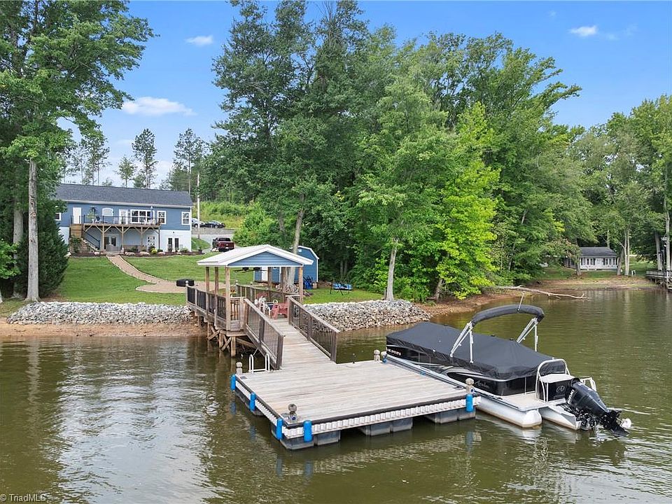 1st image of 645 Riverside Dr
