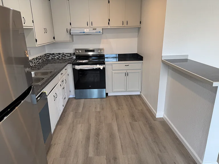 750 Sycamore St #5 — Photo 5