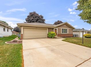 1501 W Goldcrest Ave, Milwaukee, WI 53221