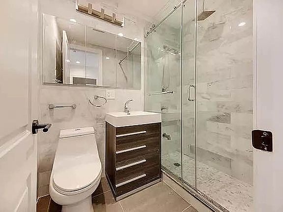5th image of 112 E 40th St #8D