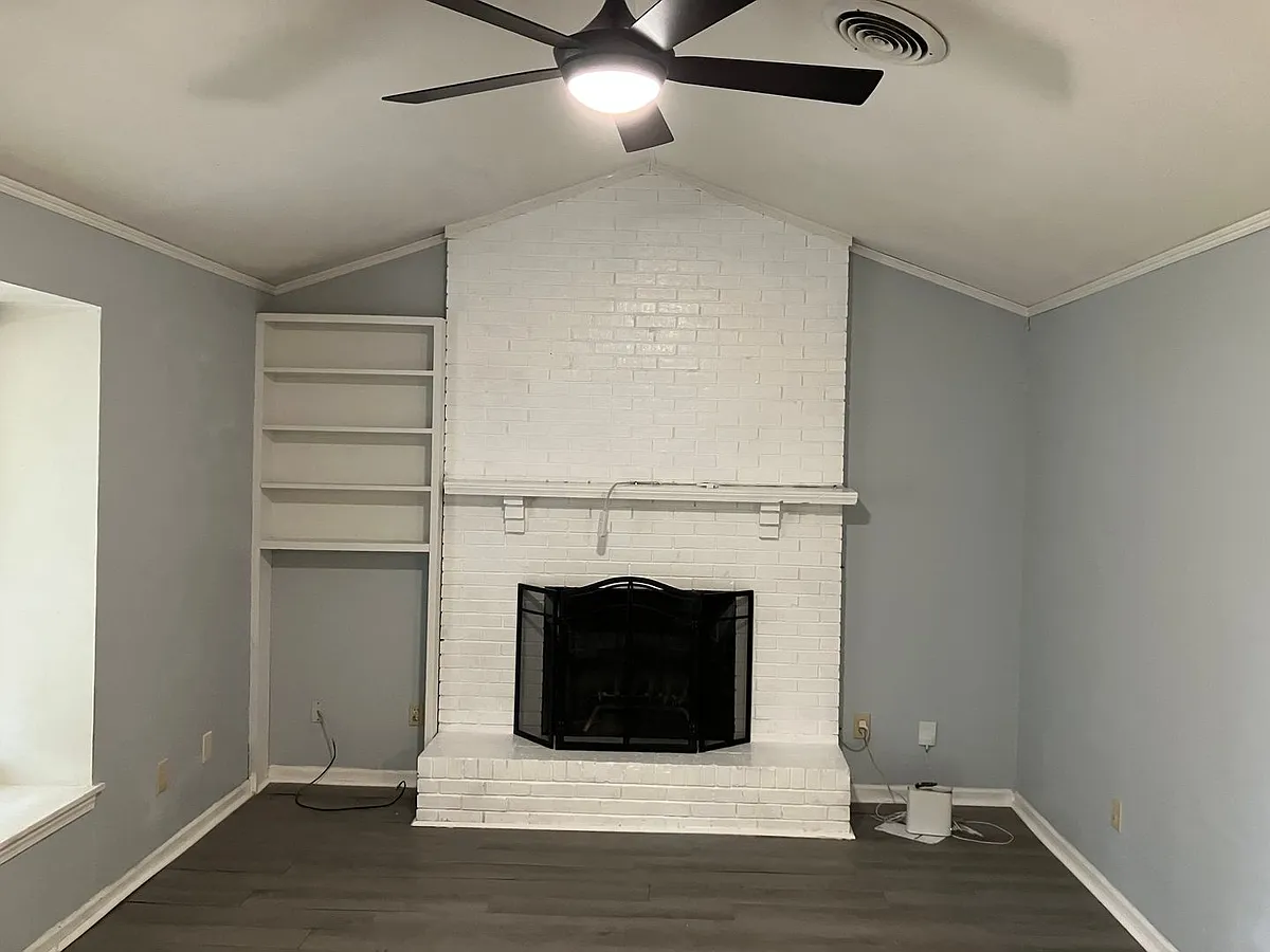 Building Photo - 726A Robindale Dr