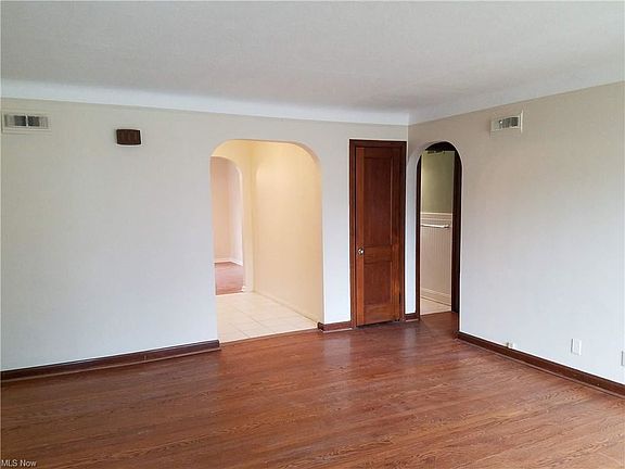 3rd image of 4178 W 226th St