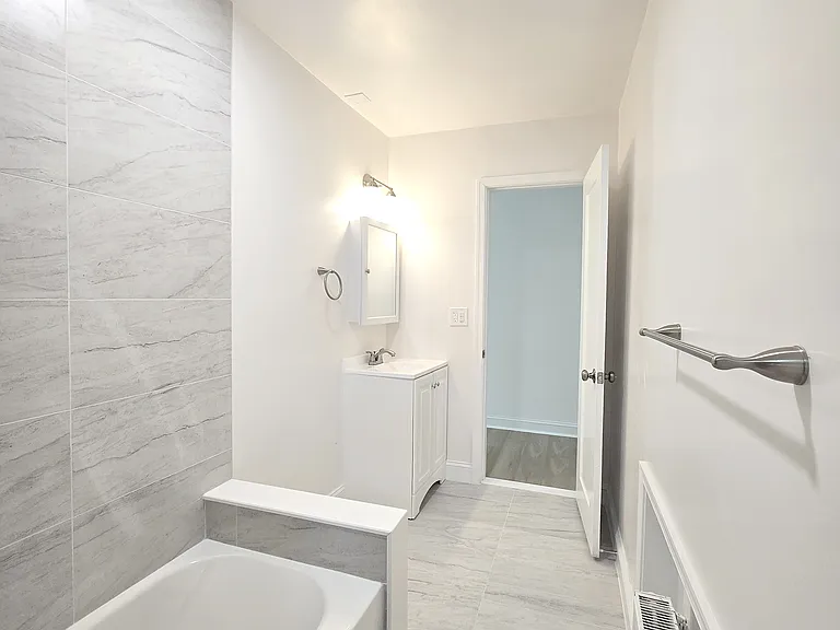 4526 Avondale St #1 — Photo 12