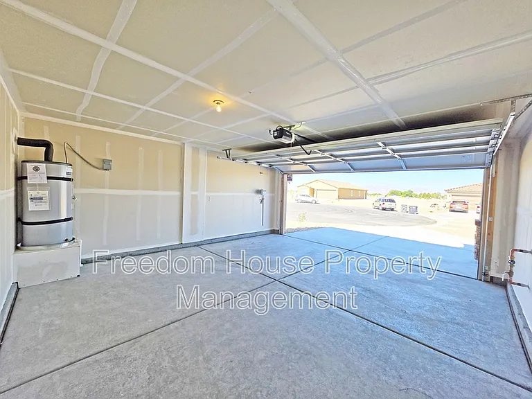 660 E Huyana Wind Dr — Photo 48