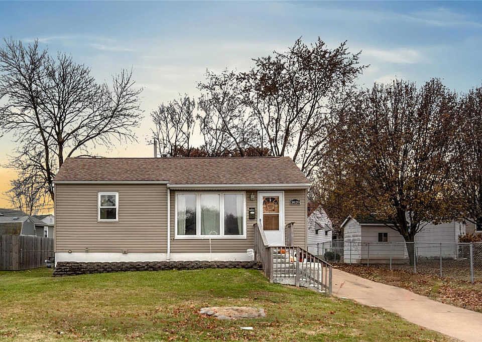 1st image of 3820 Carondelet Blvd