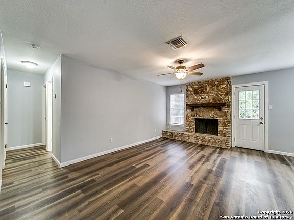4th image of 12126 Woodsrim St