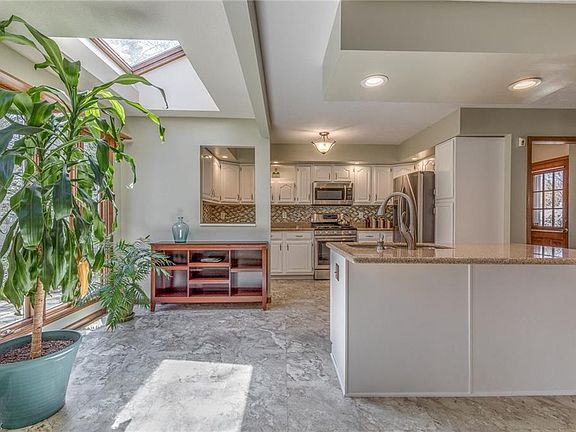 3rd image of 8024 Barberry Hill Dr