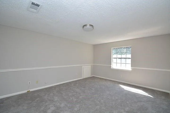 538 Longview Dr — Photo 10