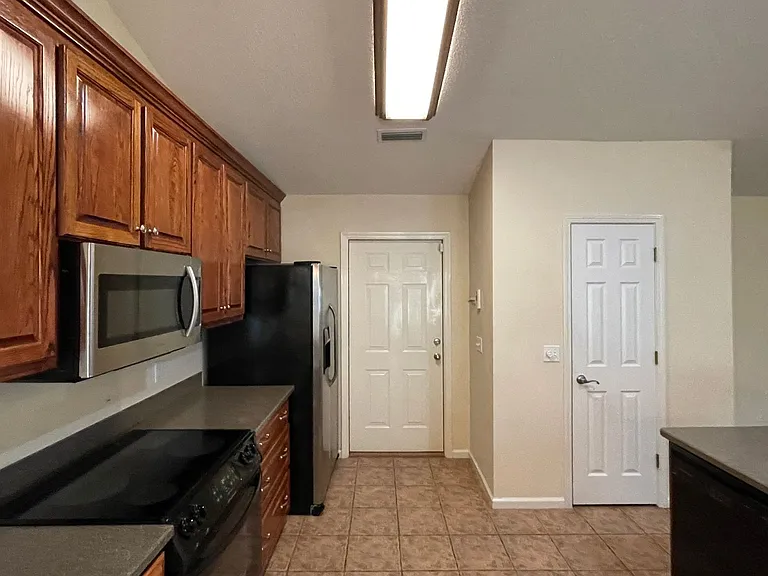 260 Windsor Garden Dr — Photo 6