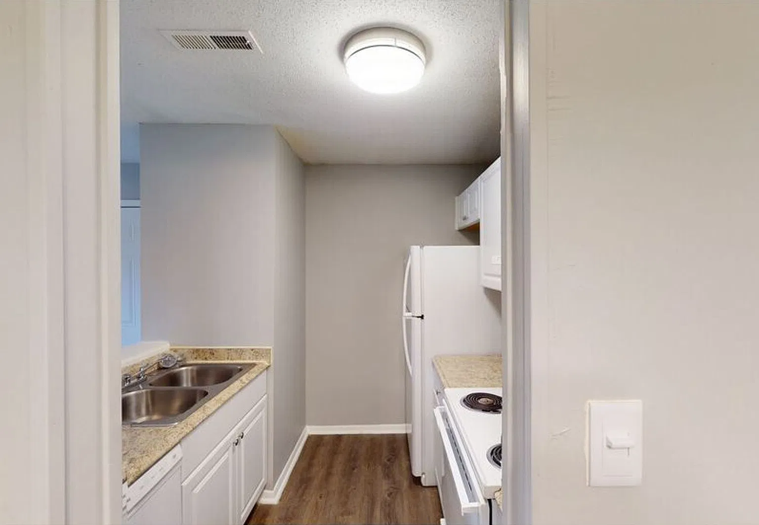 4031 Hunters Ridge Drive — Photo 2