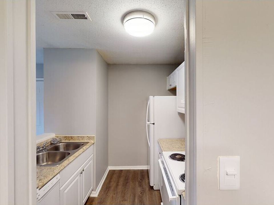 1st image of 4031 Hunters Ridge Dr SW APT 3