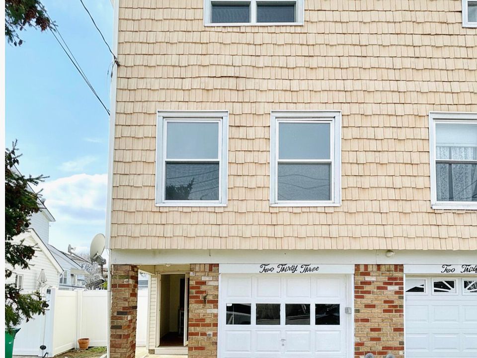 1st image of 233 Weed Ave