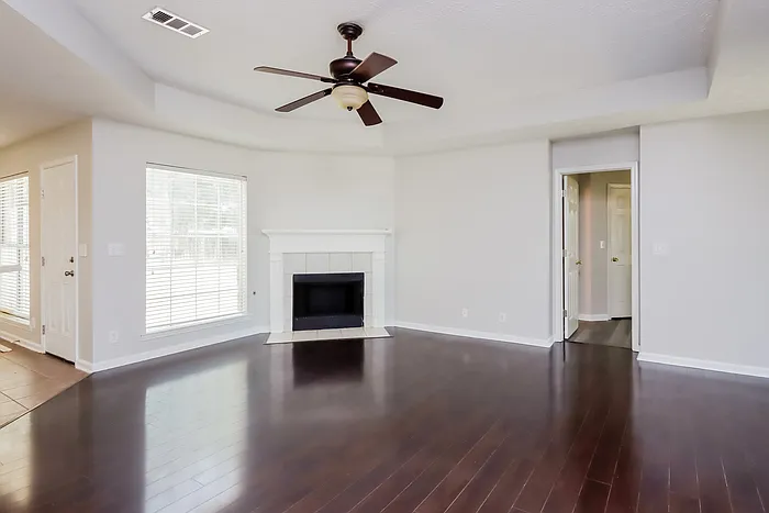 11 N Springfield Dr — Photo 3