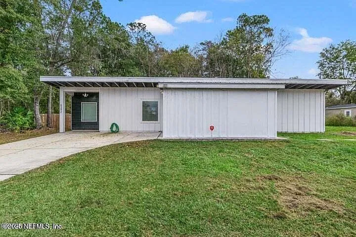 3 bed, 2.0 bath, 1562 sqft, $1,800 — Photo 1