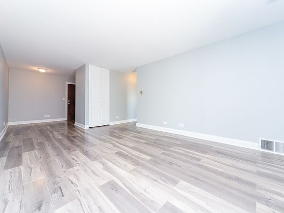 2nd image of 1005 Des Plaines Ave APT 505