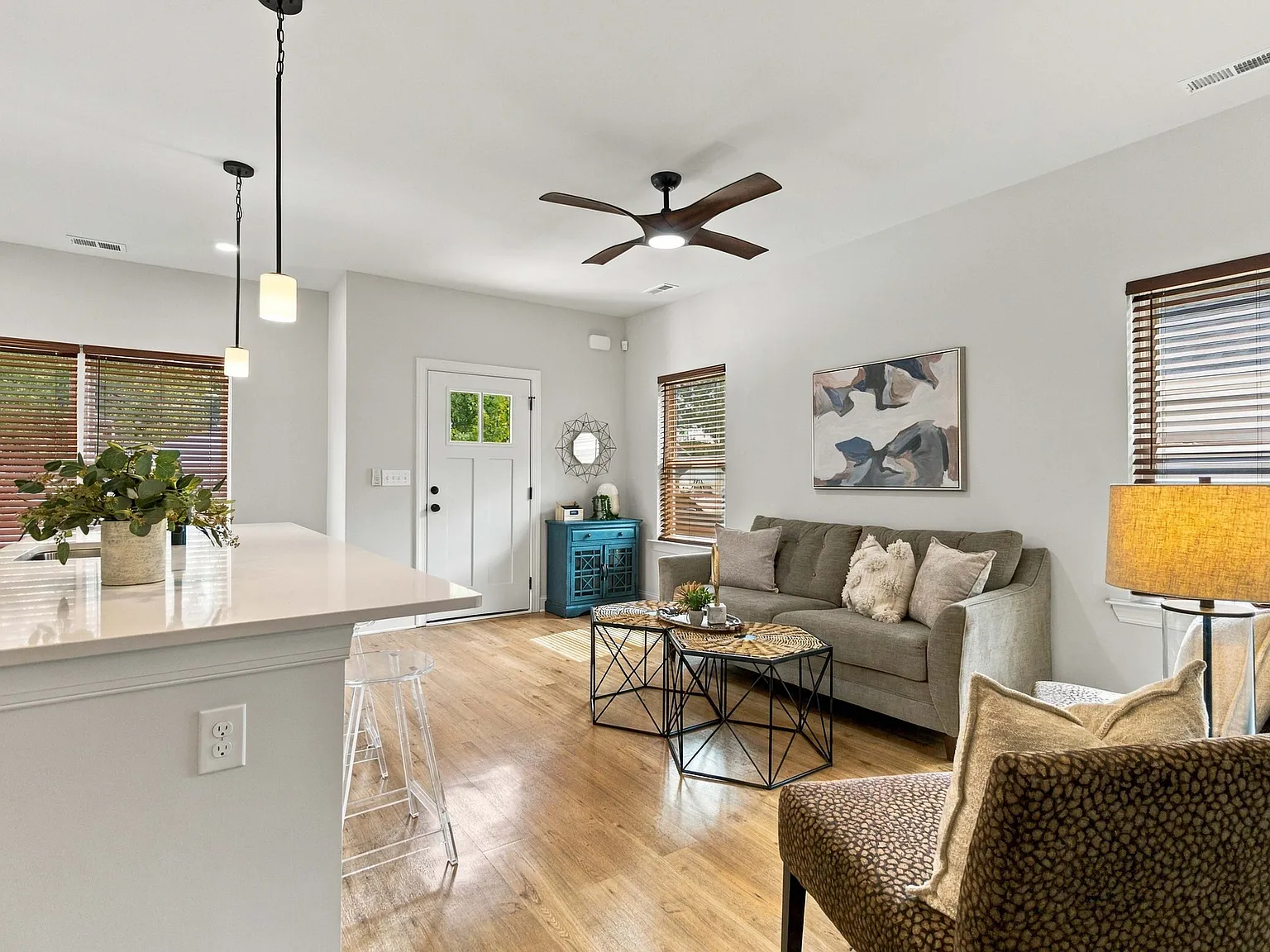 3 bed, 1212 sqft, $1,745 — Photo 4