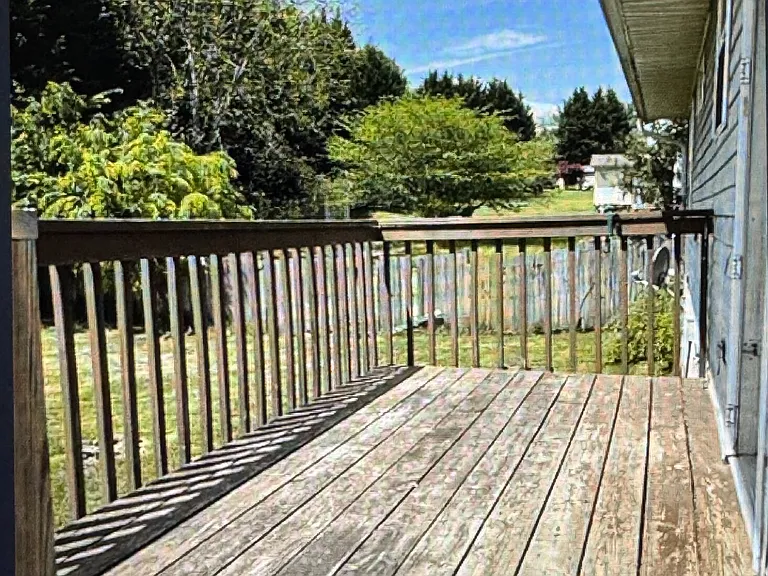 18 Grove Hills Dr — Photo 3