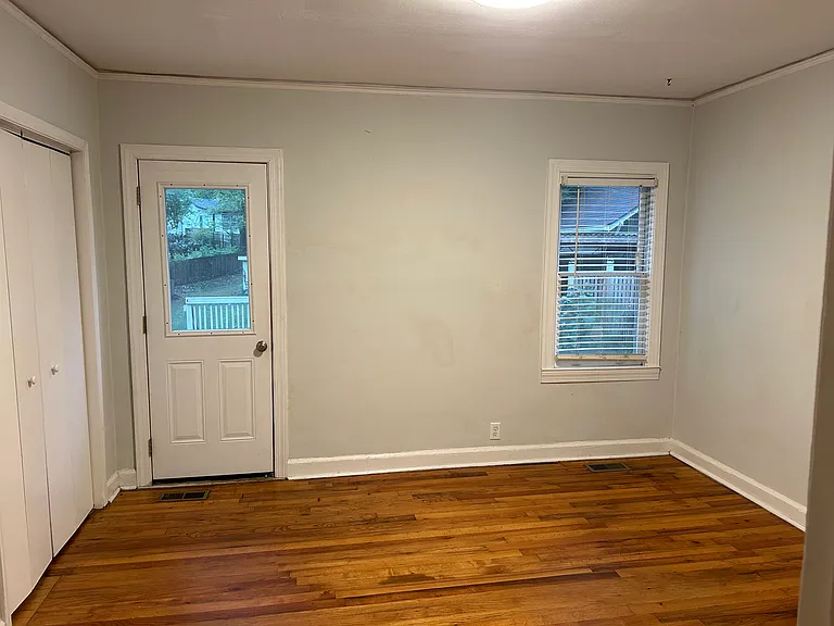 1106 Loring St SE — Photo 6