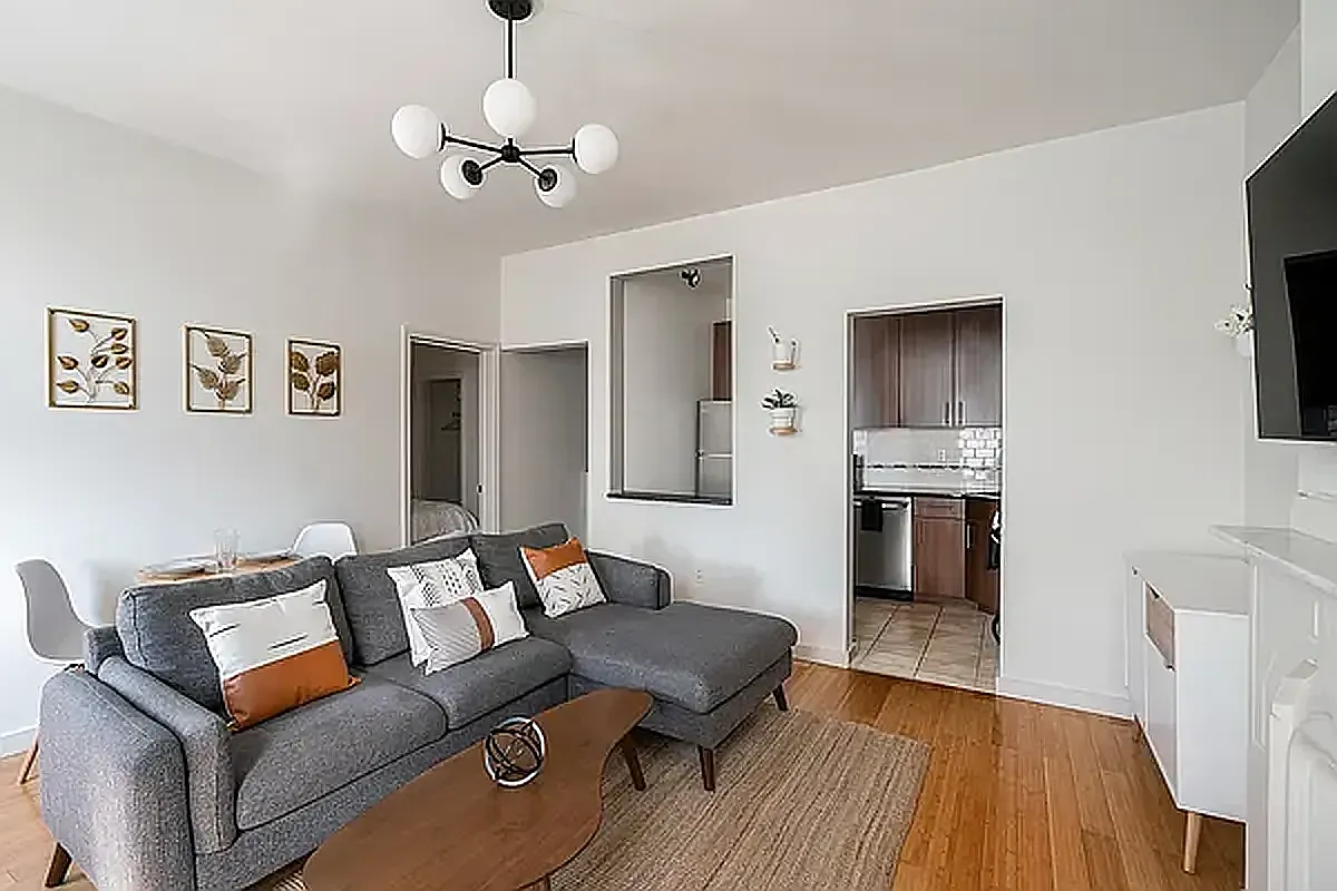 469 Lexington Avenue — Photo 3