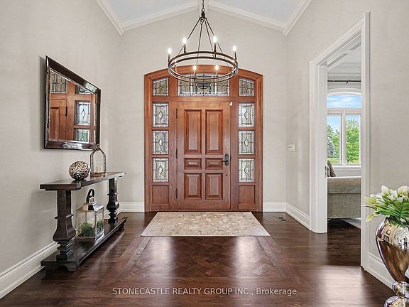 3rd image of 4 Sugarbush Ln