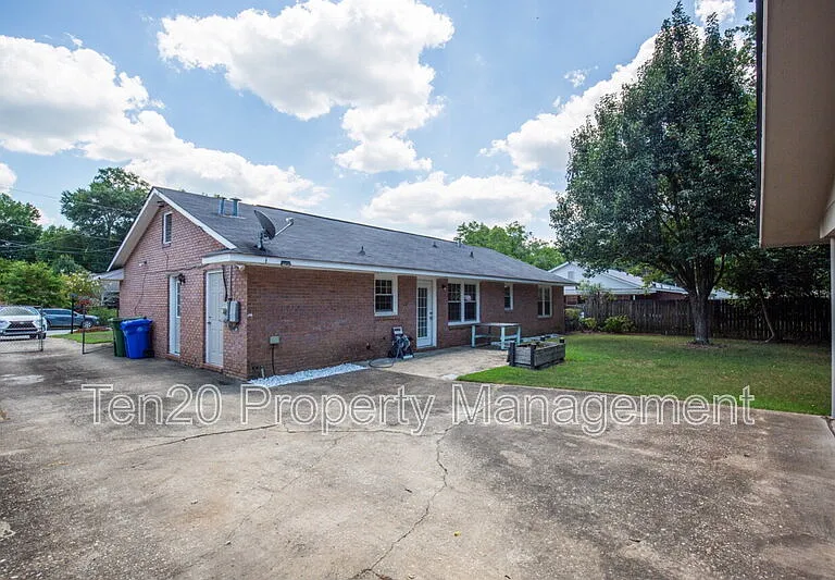 5827 Gene Ave — Photo 4