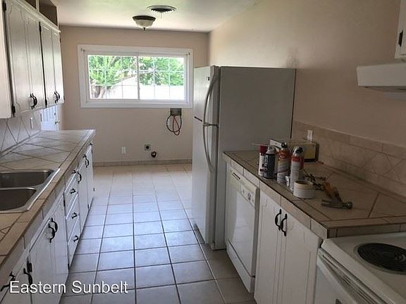 5th image of 209 N Indio Ave