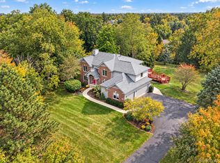 8805 Pebble Creek Dr, Pinckney, MI 48169