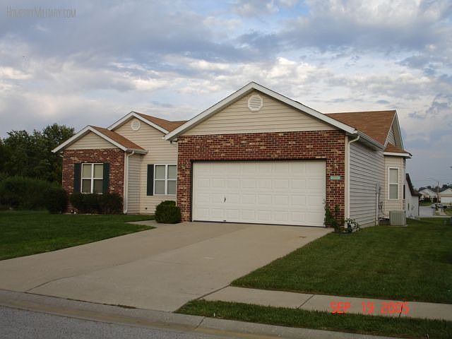 FOR RENT: SFH O'Fallon, IL, $1,550/mo, 15 Min to Scott/20 min to STL