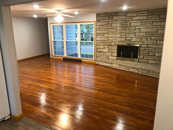 4th image of 303 Lilac Dr