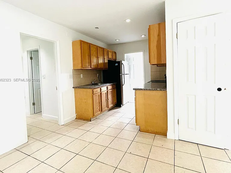 608 SW 16th Ave #3 — Photo 8