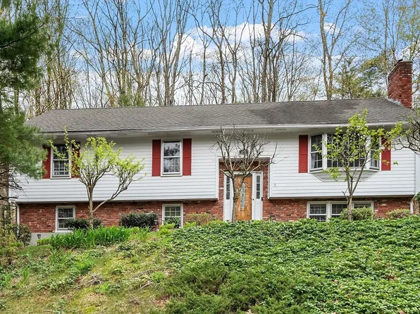 125 Fort Sumter Dr, Holden, MA 01520